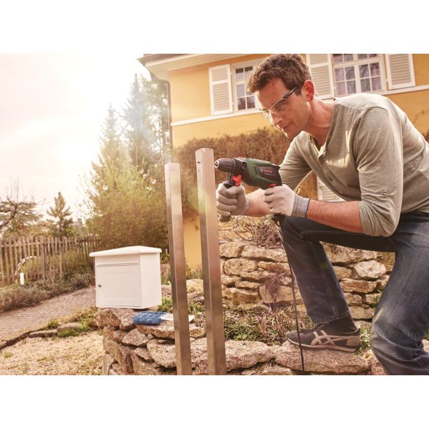 UDARNI VRTALNI VIJAČNIK BOSCH UNIVERSAL IMPACT 700