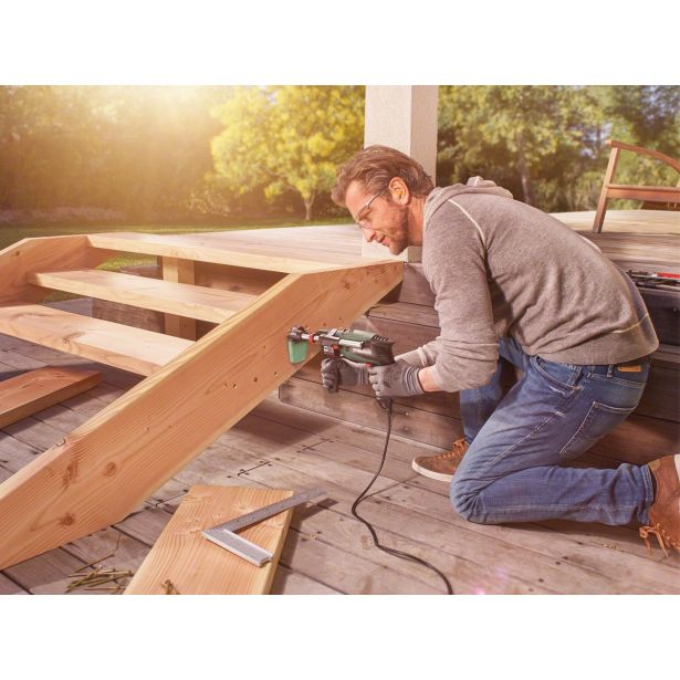 UDARNI VRTALNI VIJAČNIK BOSCH UNIVERSAL IMPACT 700 + DRILL ASSISTANT