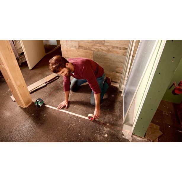 UNIVERSALLEVEL 3 KRIŽNI LASER Z NAVPIČNIM ŽARKOM