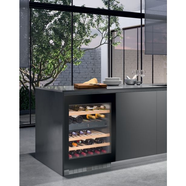 VGRADNA HLADILNA VITRINA LIEBHERR UWTGB 1682