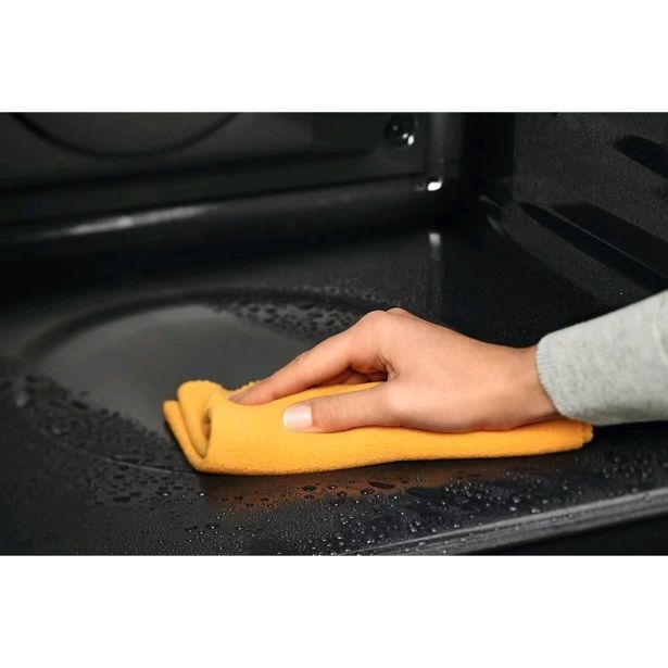 VGRADNA PEČICA ELECTROLUX EOH3F00BX
