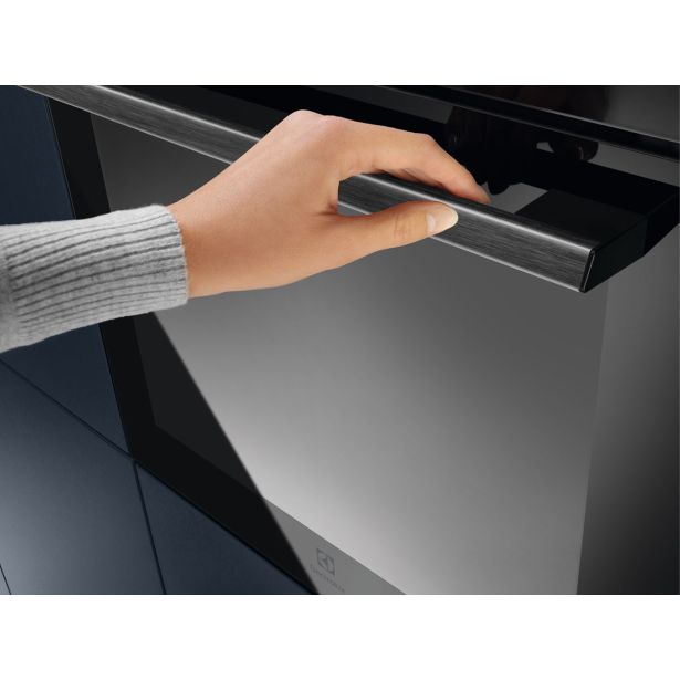 VGRADNA PEČICA ELECTROLUX KODEF70BZ