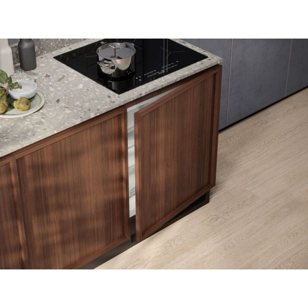 VGRADNA ZAMRZOVALNA OMARA ELECTROLUX LYB2AE82S