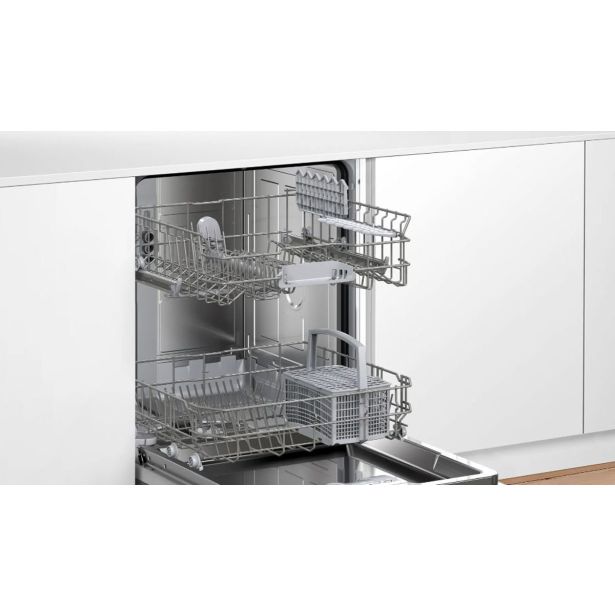 VGRADNI POMIVALNI STROJ BOSCH SMV24AX02E