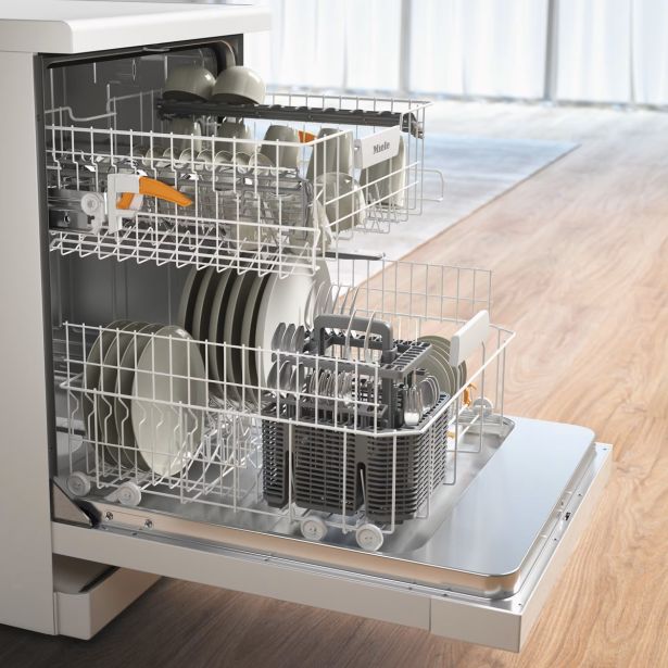 POMIVALNI STROJ MIELE G 5611 ACTIVE BRWS