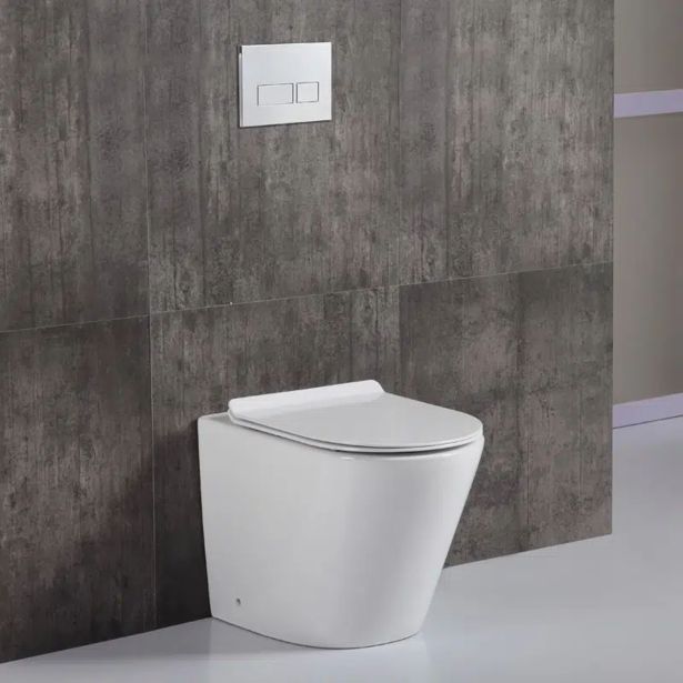 WC ŠKOLJKA, STOJEČA INTER CERAMIC TORNADO BREZ ROBOV Z WC DESKO SC SLIM BALTIK BELA