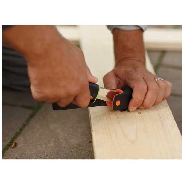 CEPILNI NOŽ FISKARS Z BRUSOM ZA ROBUSTNO RABO