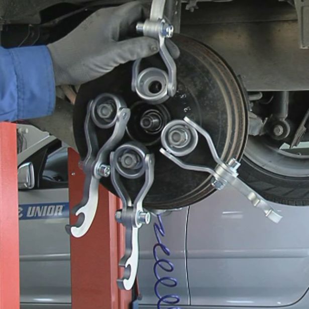 ORODJE PO NAROČILU UNIOR ZA DEMONTAŽO PESTA KOLESA