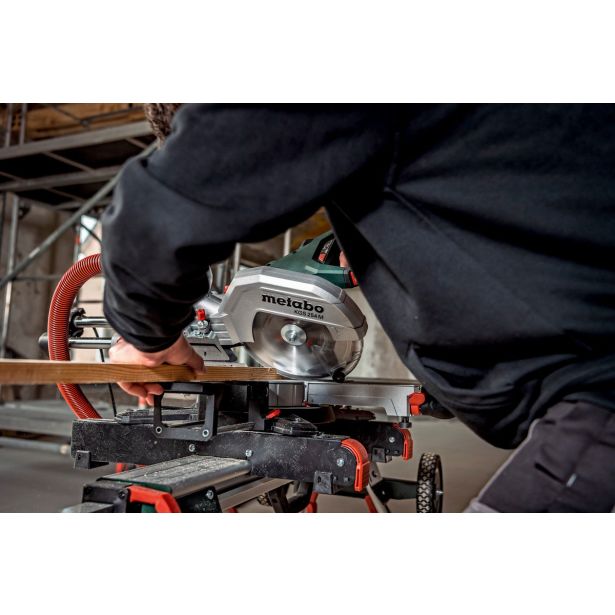 ZAJERALNA ŽAGA S POTEZNO FUNKCIJO METABO KGS 254 M
