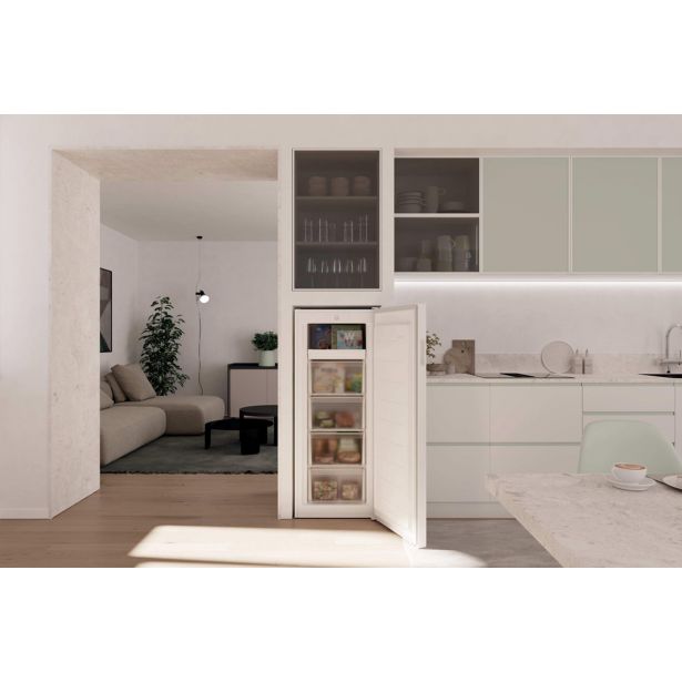 ZAMRZOVALNA OMARA CANDY CNUQ2L513EW