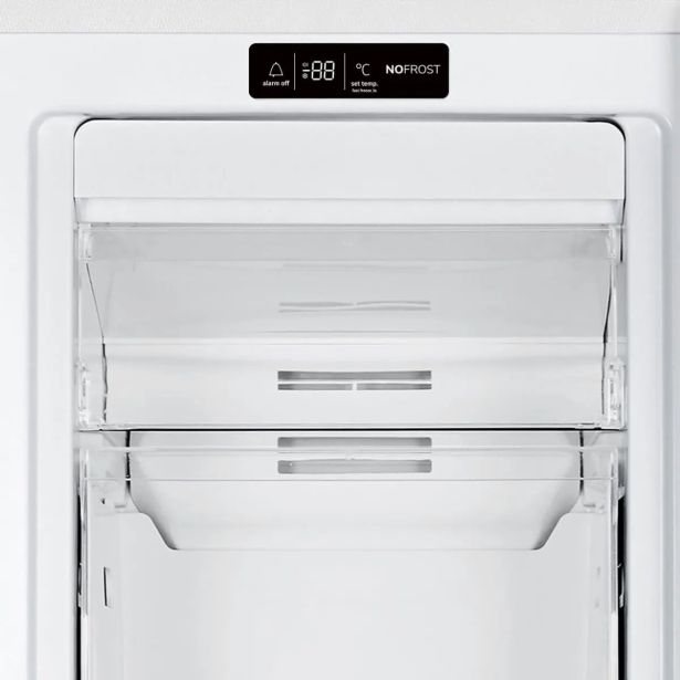 ZAMRZOVALNA OMARA GORENJE FN4172CW