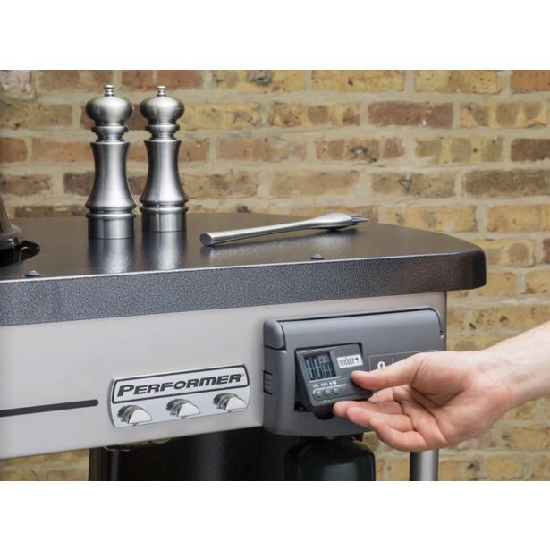 ŽAR NA OGLJE WEBER PERFORMER DELUXE GBS ČRN