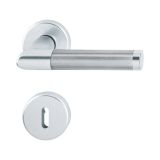 ALU KLJUKA ZA VRATA HOPPE AMSTERDAM Z ROZETO KLJUČ F1-F69