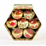 PVC BUNKA GLOSSTYLE BUNKE V ŠKATLI 14 KOSOV 5 CM 7 POSUTIH, 7 GLADKIH