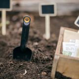 CVETLIČNO ORODJE FISKARS LOPATICA VRTNA SOLID 1071899