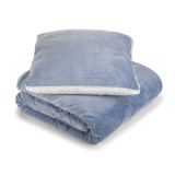 DEKORATIVNA ODEJA SVILANIT IN VZGLAVNIK HUG DUSTY BLUE