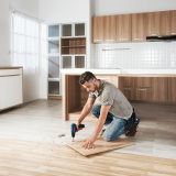 AKUMULATORSKI VRTALNIK BOSCH PROFESSIONAL GSR 120 LI+ GAL 1210 CV+ 32-DELNI KOMPLET PRIBORA