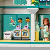 LEGO' FRIENDS 42621 MESTNA BOLNIŠNICA V HEARTLAKE CITYJU
