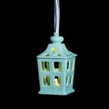 OKRASEK ZA JELKO GLOSSTYLE HIŠICA 11 CM ZELENE BARVE Z LED LUČKO