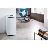 WHIRLPOOL PRALNI STROJ Z ZGORNJIM POLNJENJEM TDLR 70230