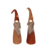 RJAVI/OKER STOJEČI ŠKRAT, NA VOLJO V RJAVI ALI OKER BARVI, VIŠINE 60 CM.