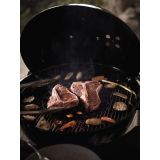 ŽAR NA OGLJE WEBER PERFORMER GBS 57 CM ČRN