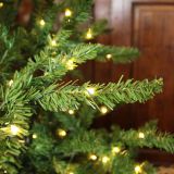 ZELENA NOVOLETNA JELKA IZ UMETNE MASE, VIŠINE 210 CM, Z LED LUČKAMI