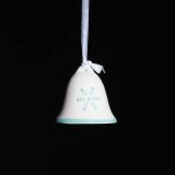 OKRASEK ZA JELKO GLOSSTYLE ZVONEC KERAMIČNI 5 CM BEŽ Z ZELENIM DEKORJEM