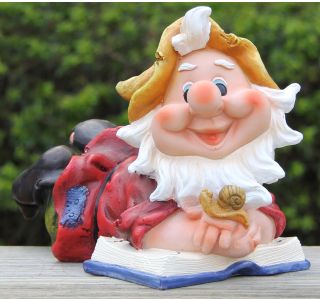 FIGURA, OKRASNA PALČEK S POLŽEM IN KNJIGO VIŠ 16 CM FIGURA, OKRASNA PALČEK S POLŽEM IN KNJIGO VIŠ 16 CM