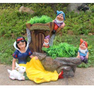 FIGURA, OKRASNA SNEGULJČICA IN PALČKI Z LONCEM ZA ROŽE V 44 CM