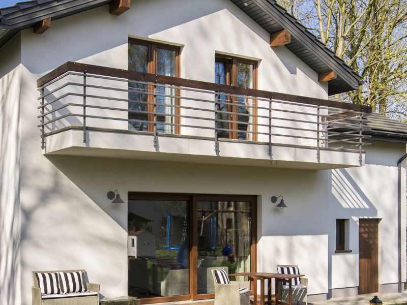 Glavna funkcija balkonskih ograj je zagotavljanje varnosti. Ograja preprečuje padce z višjih nadstropij, kar je še posebej pomembno v domovih z otroki ali hišnimi ljubljenčki. Glavna funkcija balkonskih ograj je zagotavljanje varnosti. Ograja preprečuje padce z višjih nadstropij, kar je še posebej pomembno v domovih z otroki ali hišnimi ljubljenčki.