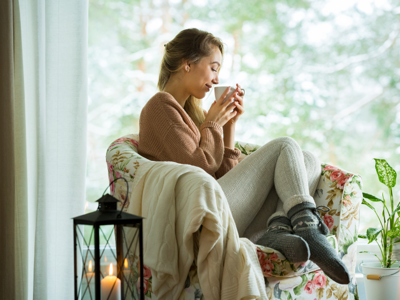 Modri in turkizni odtenki posnemajo barve morja in neba. Modri in turkizni odtenki posnemajo barve morja in neba.
