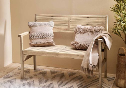 Praktična klop Klop Solis je preprosto zložljiva in razložljiva, kar omogoča prihranek prostora. Praktična klop Klop Solis je preprosto zložljiva in razložljiva, kar omogoča prihranek prostora.