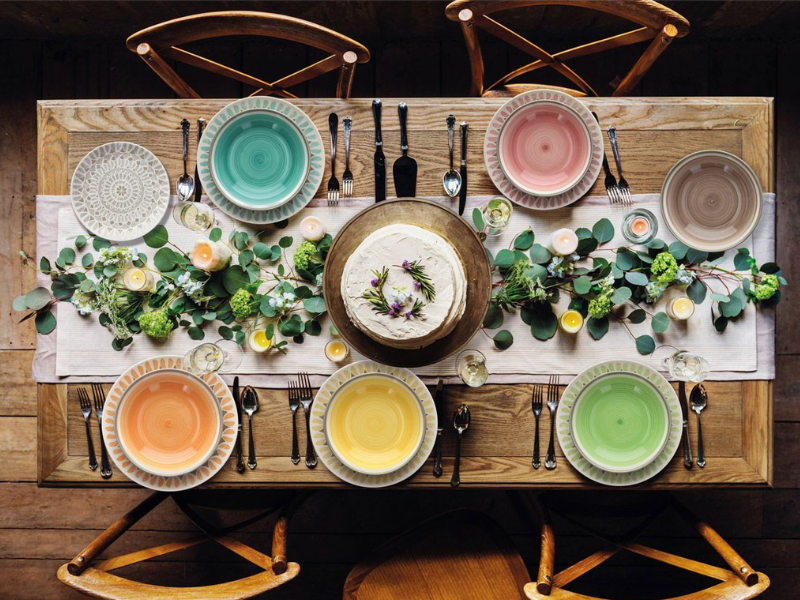 Prozorno steklo ali keramika, da poudarite naravno lepoto cvetlic. Prozorno steklo ali keramika, da poudarite naravno lepoto cvetlic.