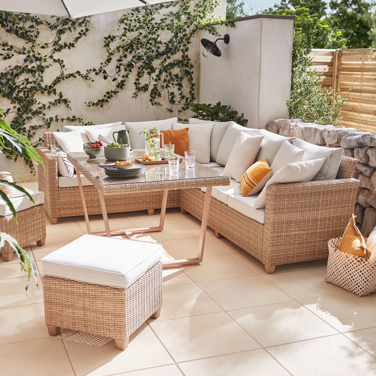 GARNITURA UMETNI RATAN NATERIAL KOTNA ALU, 2 TAB. + JED.MIZA