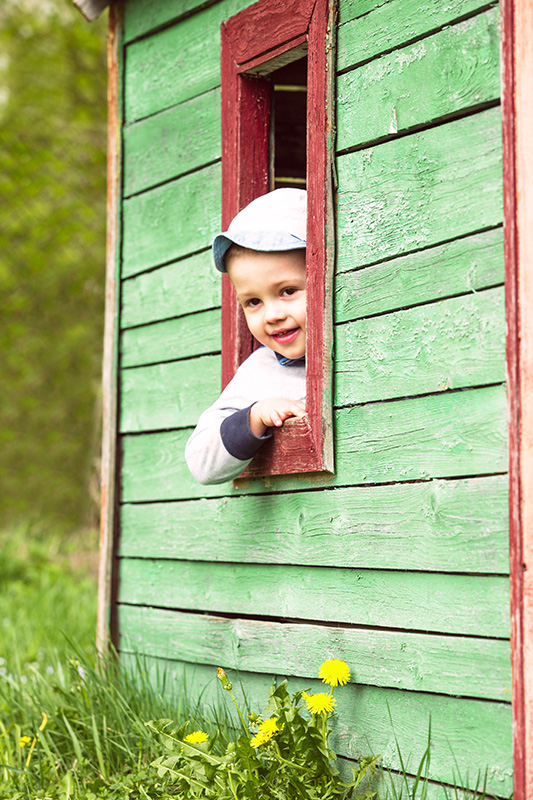Pred nakupom zunanjih igral velja razmisliti o več vidikih, da bo otroška igra zabavna, poučna, predvsem pa varna.