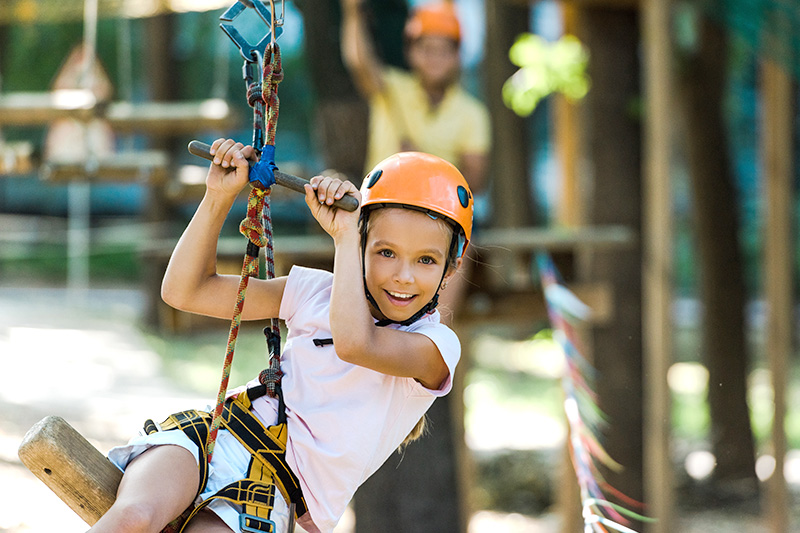 Pred nakupom zunanjih igral velja razmisliti o več vidikih, da bo otroška igra zabavna, poučna, predvsem pa varna.
