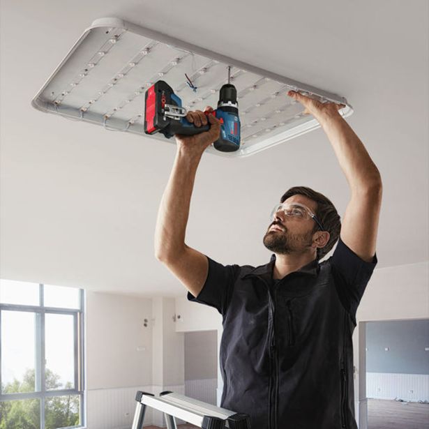 AKUMULATORSKI UDARNI VRTALNIK BOSCH GSB 18V-65 V KOVČKU + DARILO SET PRIBORA