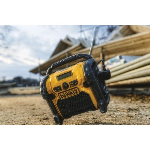 FM/AM DIGITALNI RADIO DEWALT DCR020