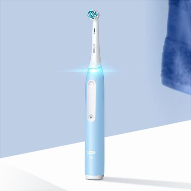 ELEKTRIČNA ZOBNA ŠČETKA ORAL-B IO3 MODRA