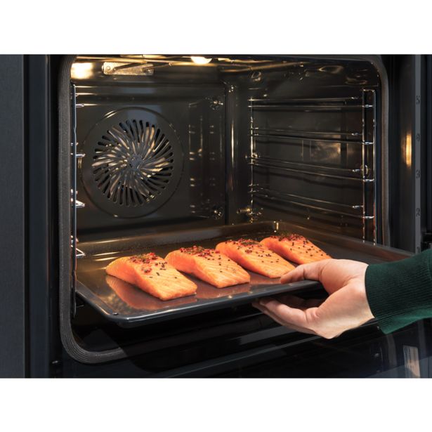 VGRADNA PEČICA ELECTROLUX EOB8S39Z