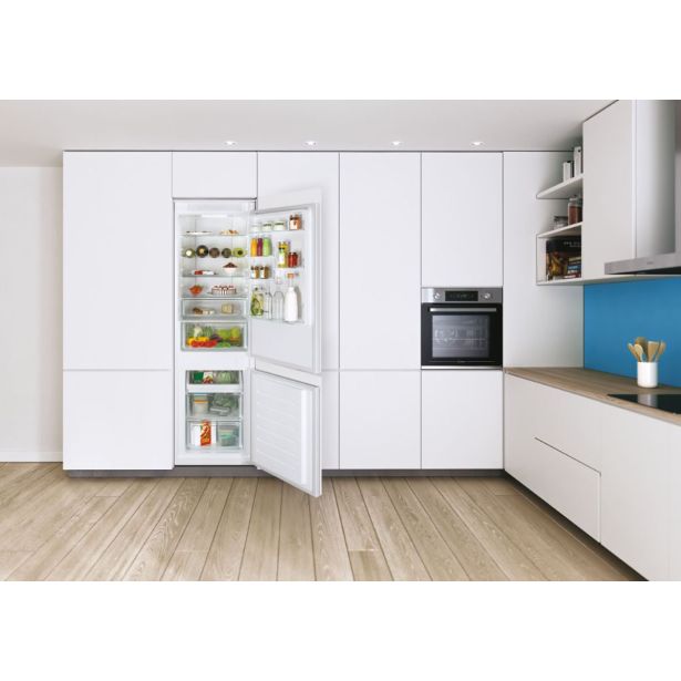 HLADILNIK IN ZAMRZOVALNIK CANDY CBT5518DW