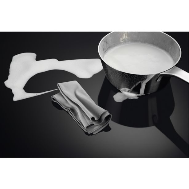 INDUKCIJSKA KUHALNA PLOŠČA AEG IKB64431XB