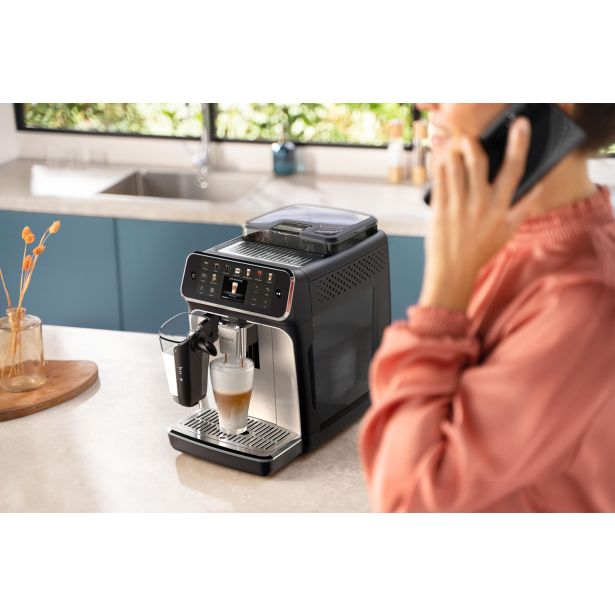 KAVNI ESPRESSO APARAT PHILIPS EP5547/90