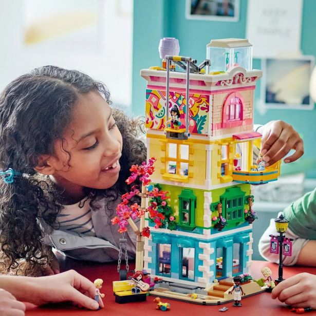 KOCKE LEGO FRIENDS DOM OBČANOV 41748