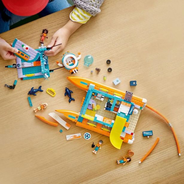 KOCKE LEGO FRIENDS POMORSKI REŠEVALNI ČOLN 41734