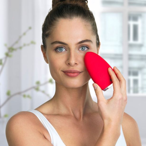 APARAT ZA NEGO TELESA SILK'N ŠČETKA ZA ČIŠČENJE OBRAZA RED