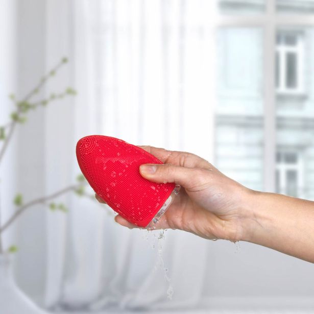 APARAT ZA NEGO TELESA SILK'N ŠČETKA ZA ČIŠČENJE OBRAZA RED