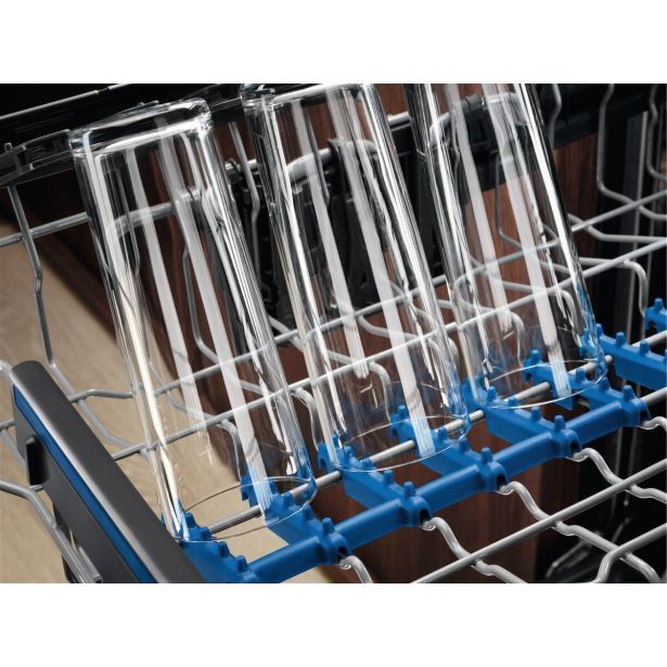 POMIVALNI STROJ ELECTROLUX ESS42220SW