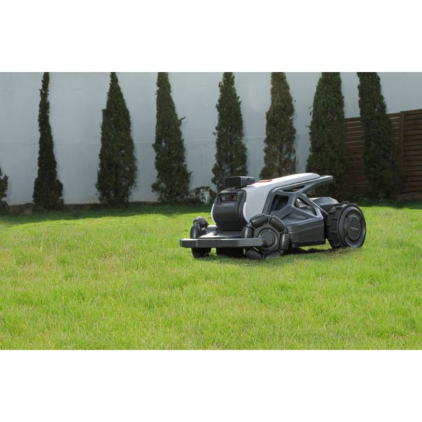ROBOTSKA KOSILNICA AIRSEEKERS TRON